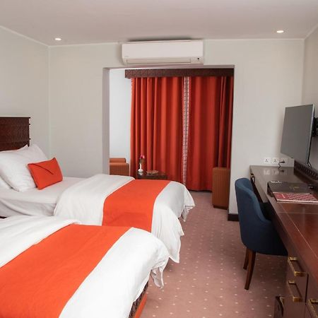 Gilgit Serena Hotel エクステリア 写真