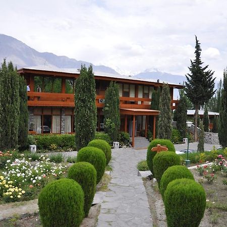 Gilgit Serena Hotel エクステリア 写真