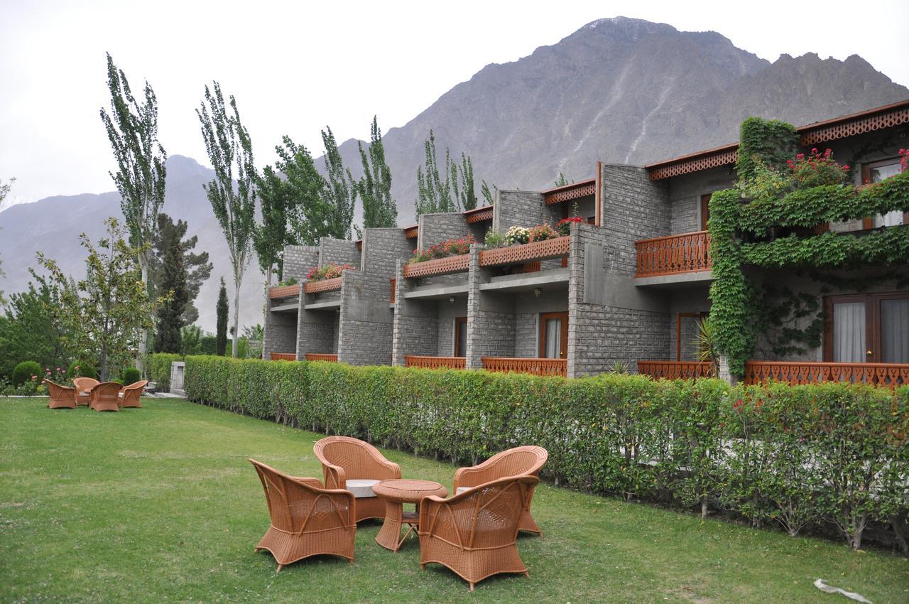 Gilgit Serena Hotel エクステリア 写真