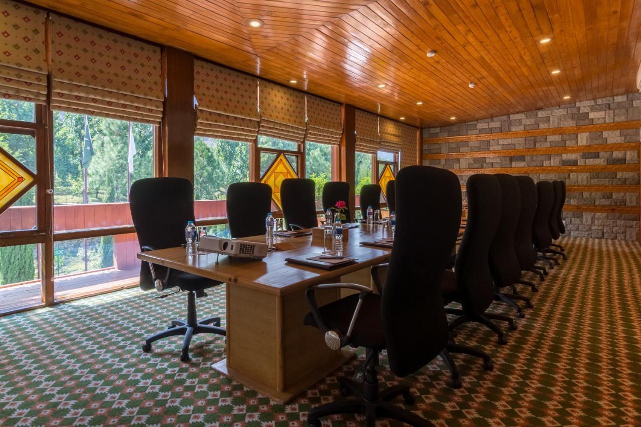 Gilgit Serena Hotel エクステリア 写真
