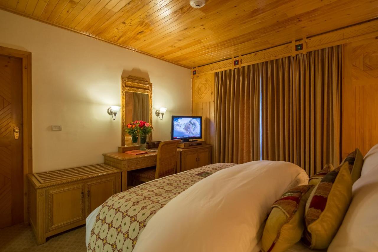 Gilgit Serena Hotel エクステリア 写真